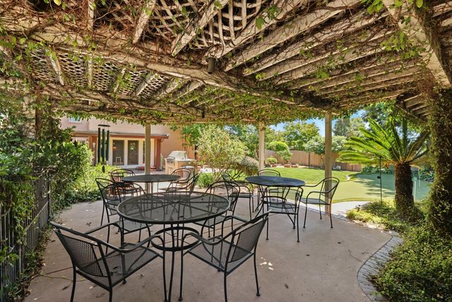 949 S Country Club Blvd, Stockton, CA 95204