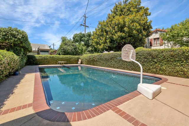 949 S Country Club Blvd, Stockton, CA 95204