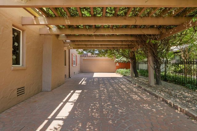 949 S Country Club Blvd, Stockton, CA 95204