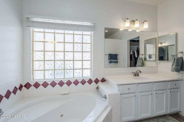 3438 S Abrego Drive, Green Valley, AZ 85614