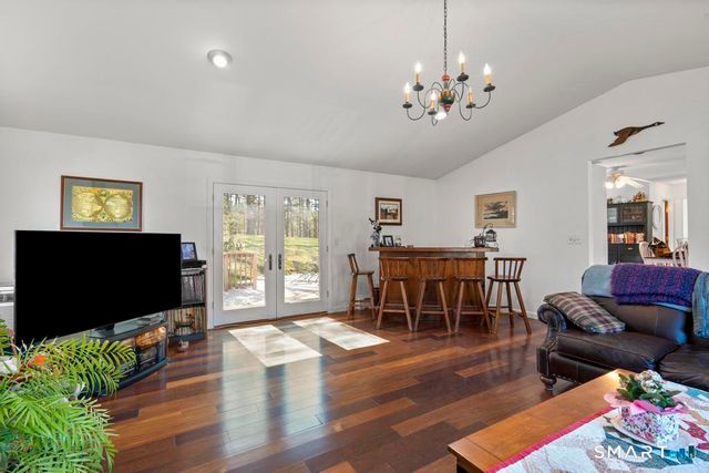 290 Tanglewood Circle, Milford, CT 06461