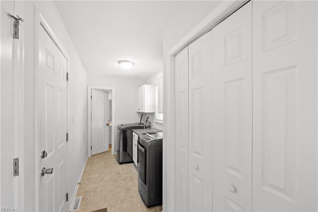 1516 Holmes CT, Virginia Beach, VA 23456