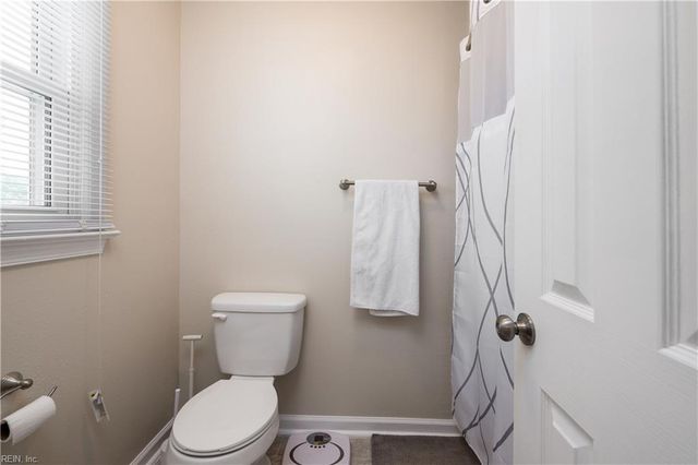 1516 Holmes CT, Virginia Beach, VA 23456