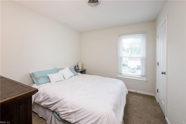 1516 Holmes CT, Virginia Beach, VA 23456