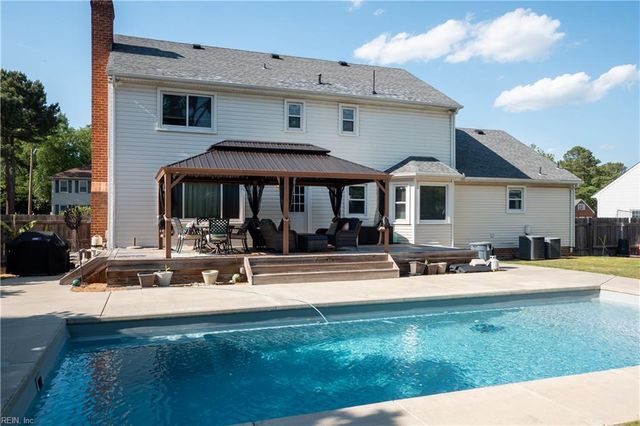 1516 Holmes CT, Virginia Beach, VA 23456