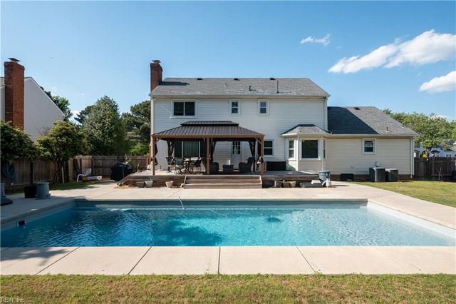 1516 Holmes CT, Virginia Beach, VA 23456