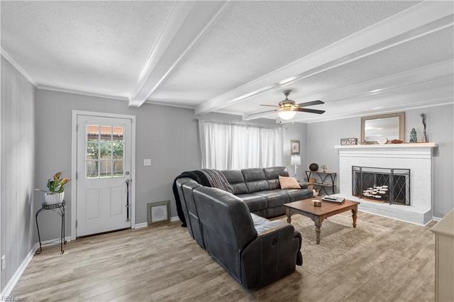 1516 Holmes CT, Virginia Beach, VA 23456