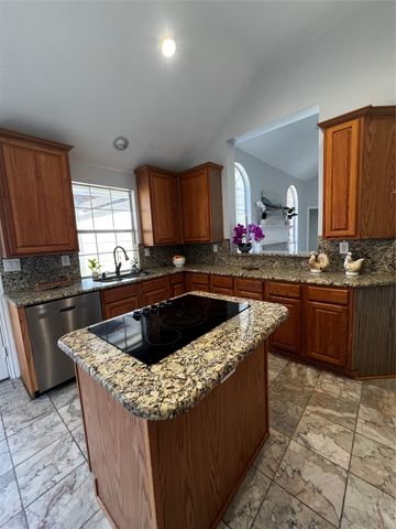 2806 Hammond Drive, Grand Prairie, TX 75052