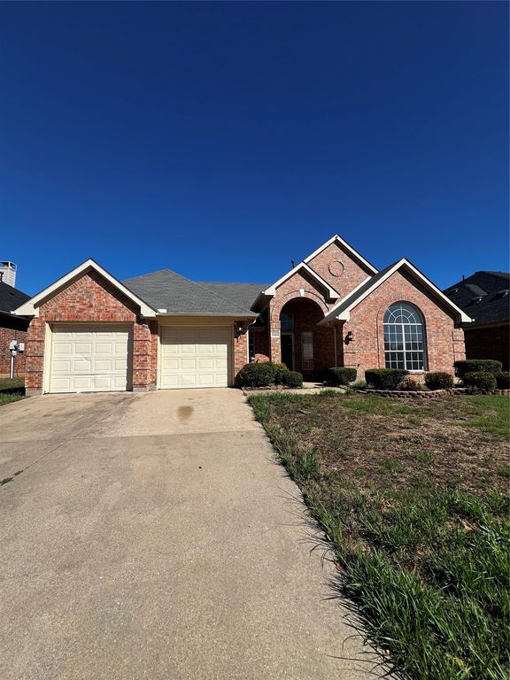 2806 Hammond Drive, Grand Prairie, TX 75052