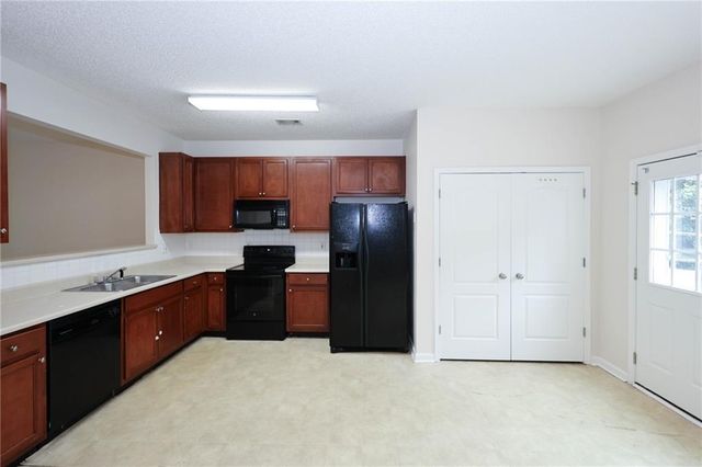 7705 Commerce Court, Riverdale, GA 30296