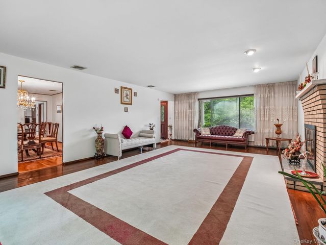 4 Lochness Lane, New City, NY 10956