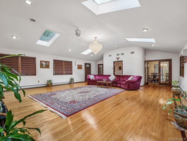 4 Lochness Lane, New City, NY 10956
