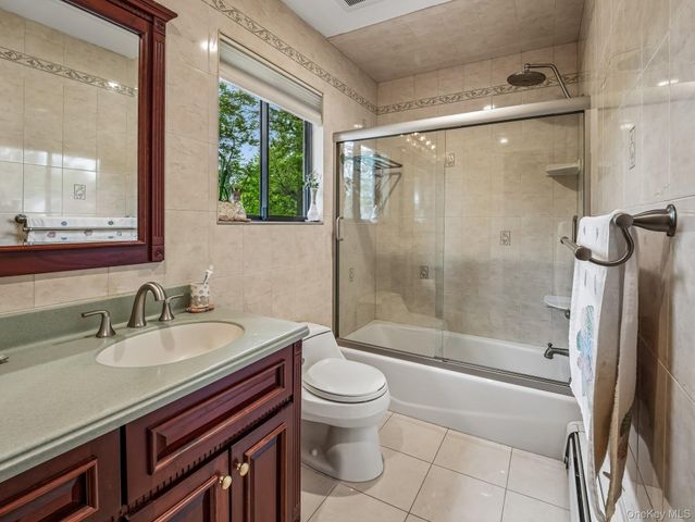 4 Lochness Lane, New City, NY 10956