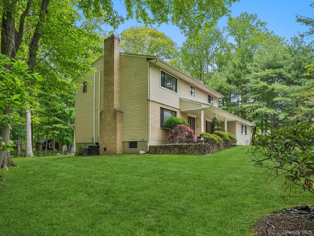 4 Lochness Lane, New City, NY 10956