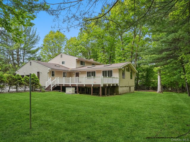 4 Lochness Lane, New City, NY 10956