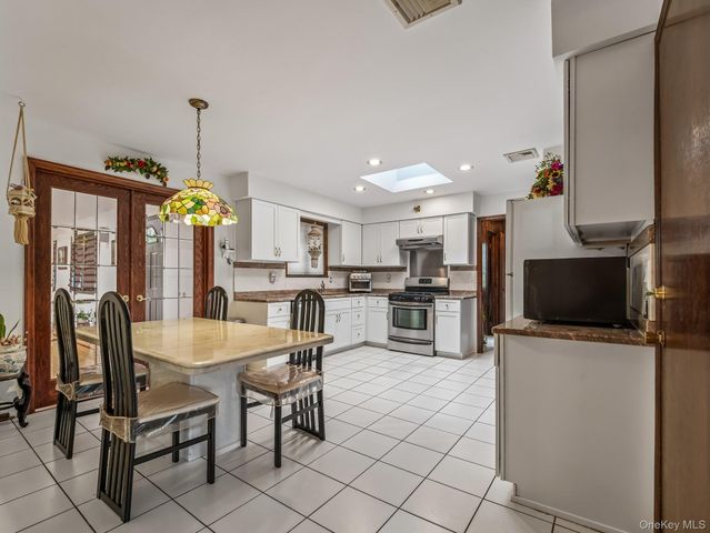4 Lochness Lane, New City, NY 10956