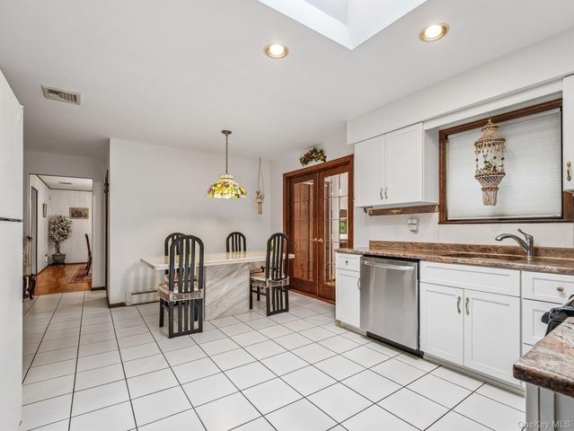 4 Lochness Lane, New City, NY 10956