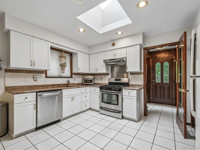 4 Lochness Lane, New City, NY 10956
