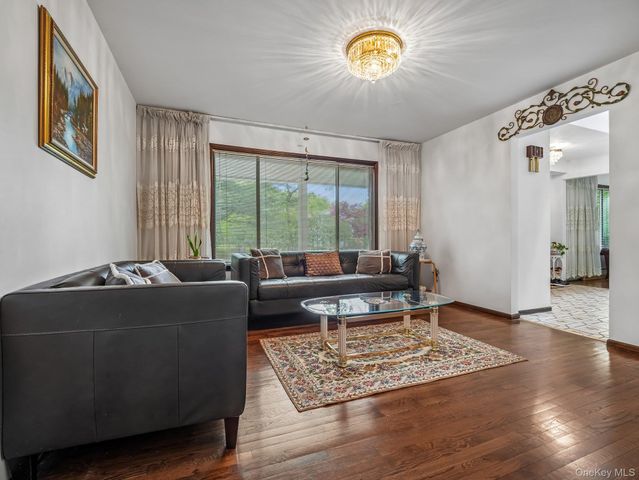 4 Lochness Lane, New City, NY 10956