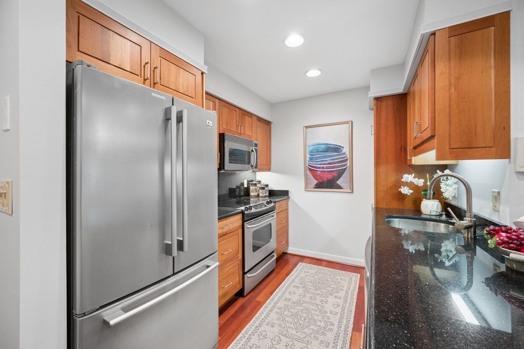 100 Rosemary Way 214, Needham, MA 02494