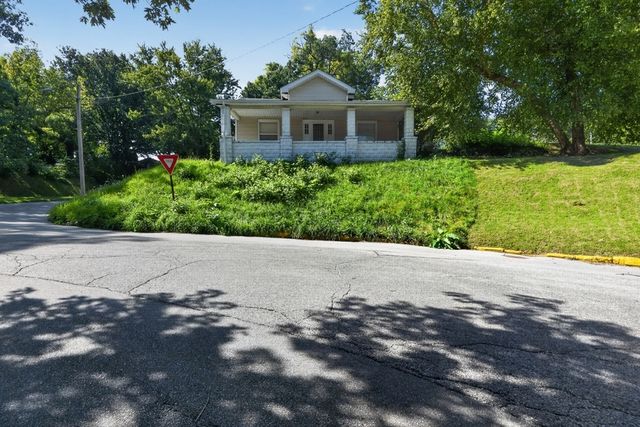206 8th Street, Silvis, IL 61282