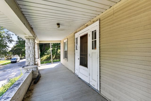 206 8th Street, Silvis, IL 61282