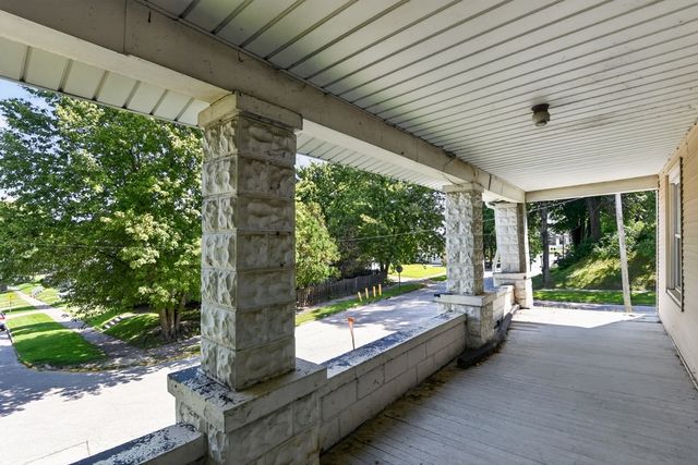 206 8th Street, Silvis, IL 61282