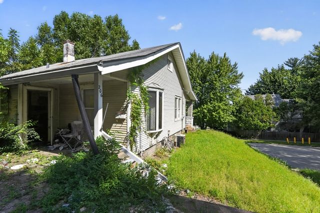 206 8th Street, Silvis, IL 61282