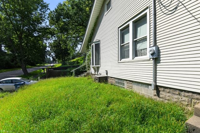 206 8th Street, Silvis, IL 61282