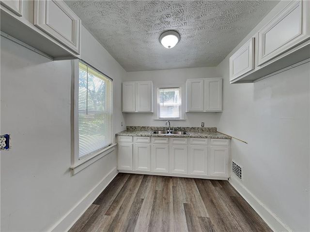 542 S Evelyn NW Place, Atlanta, GA 30318