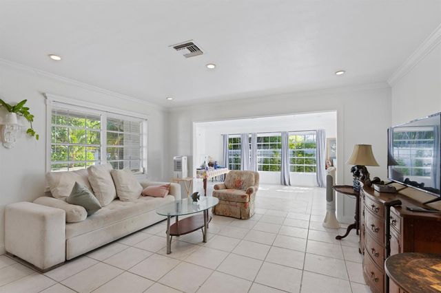 208 34th Street, West Palm Beach, FL 33407