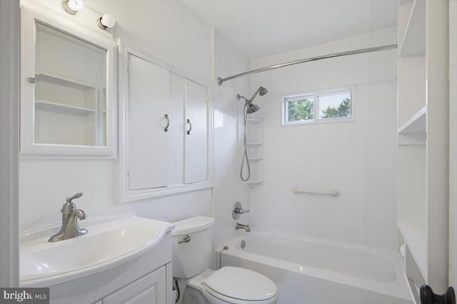 19 LYNCH FARM DR, Newark, DE 19713