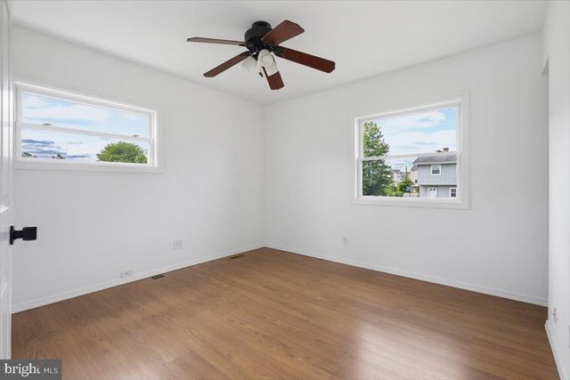 19 LYNCH FARM DR, Newark, DE 19713