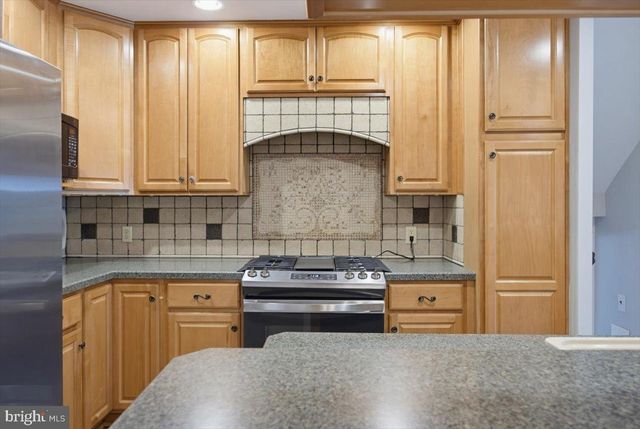 19 LYNCH FARM DR, Newark, DE 19713