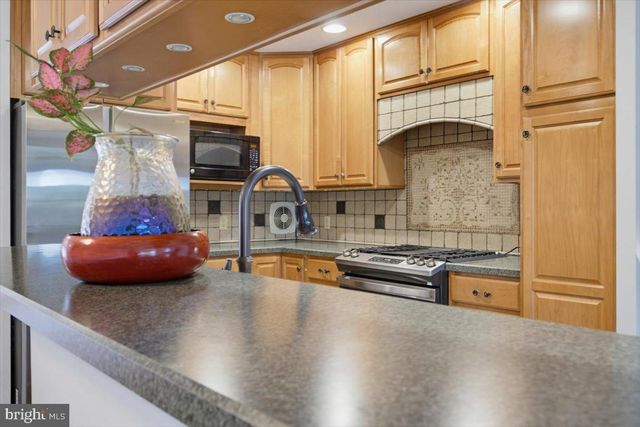 19 LYNCH FARM DR, Newark, DE 19713