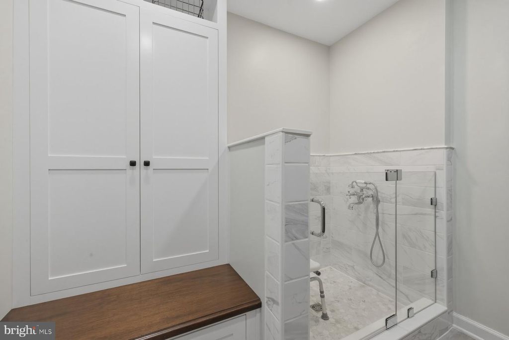 Image 18 of property listing at 6341 TWIN PONDS LN, Mount Airy, MD 21771