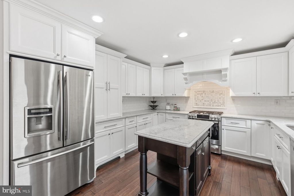 Image 2 of property listing at 6341 TWIN PONDS LN, Mount Airy, MD 21771