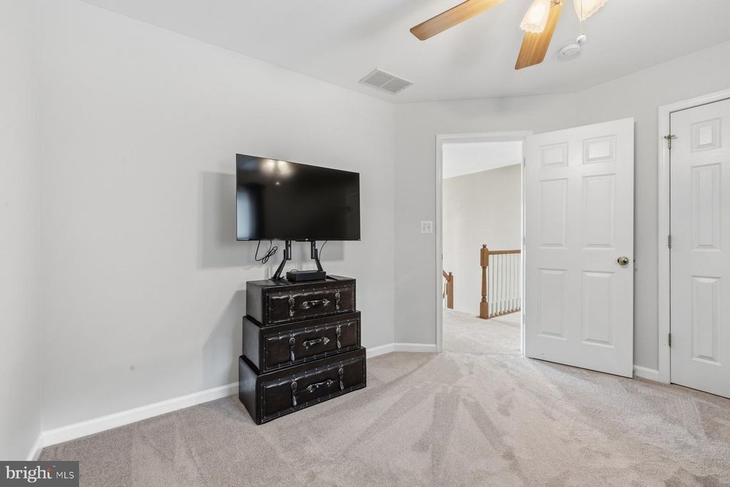Image 27 of property listing at 6341 TWIN PONDS LN, Mount Airy, MD 21771