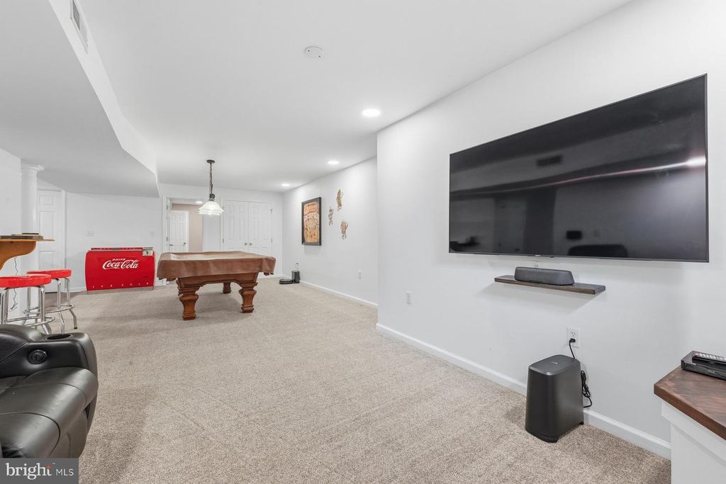 Image 34 of property listing at 6341 TWIN PONDS LN, Mount Airy, MD 21771