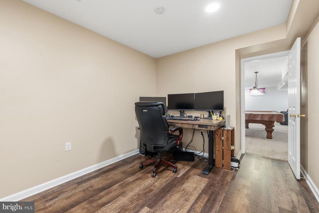 Image 36 of property listing at 6341 TWIN PONDS LN, Mount Airy, MD 21771