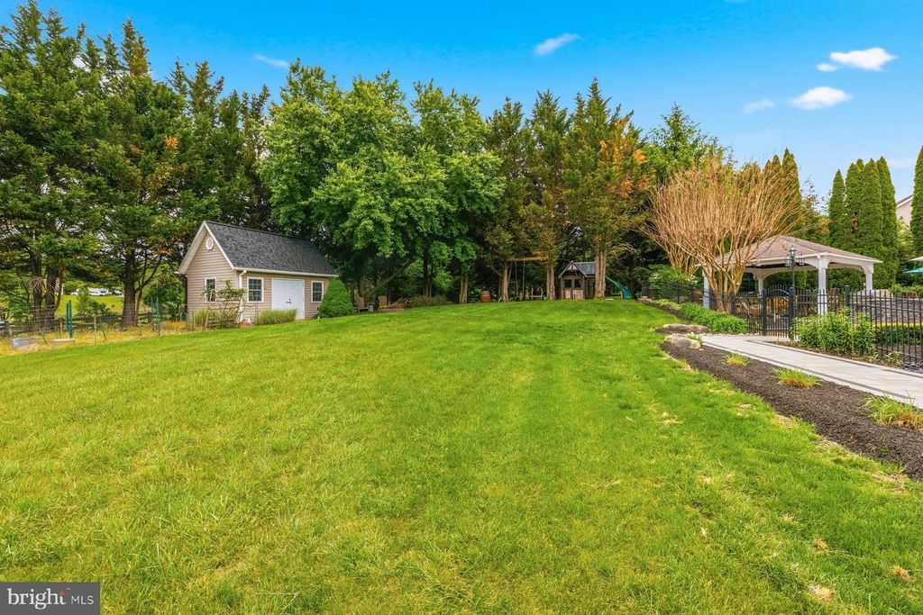 Image 41 of property listing at 6341 TWIN PONDS LN, Mount Airy, MD 21771
