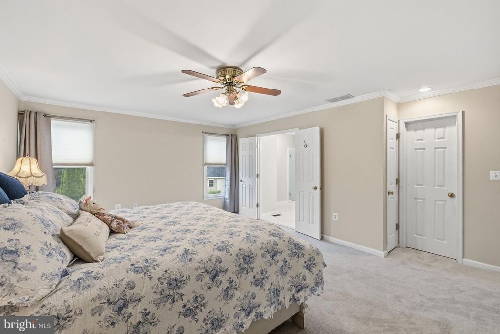 Image 5 of property listing at 6341 TWIN PONDS LN, Mount Airy, MD 21771