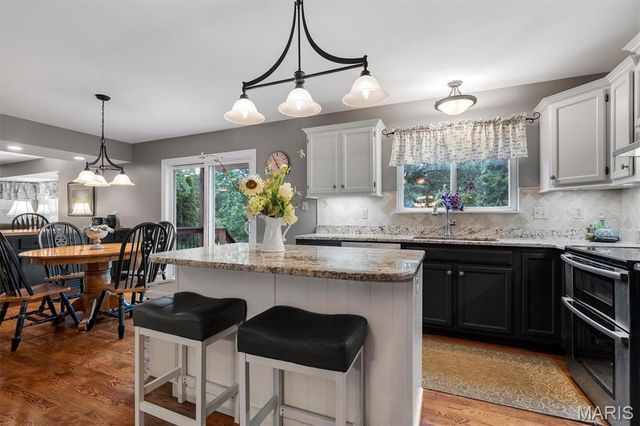 706 Summer Top Circle, Fenton, MO 63026