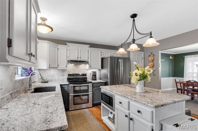 706 Summer Top Circle, Fenton, MO 63026