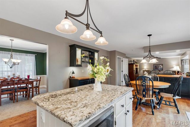 706 Summer Top Circle, Fenton, MO 63026
