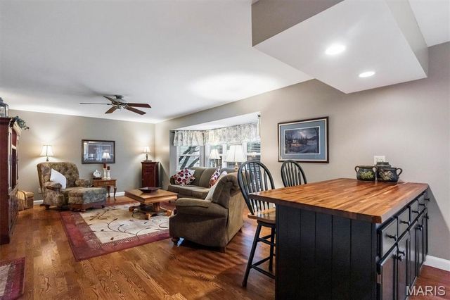 706 Summer Top Circle, Fenton, MO 63026