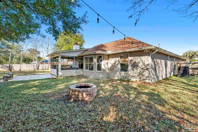 6005 Chandelle Cir, Pensacola, FL 32507