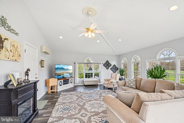 25618 MOUNT PLEASANT RD, Columbus, NJ 08022