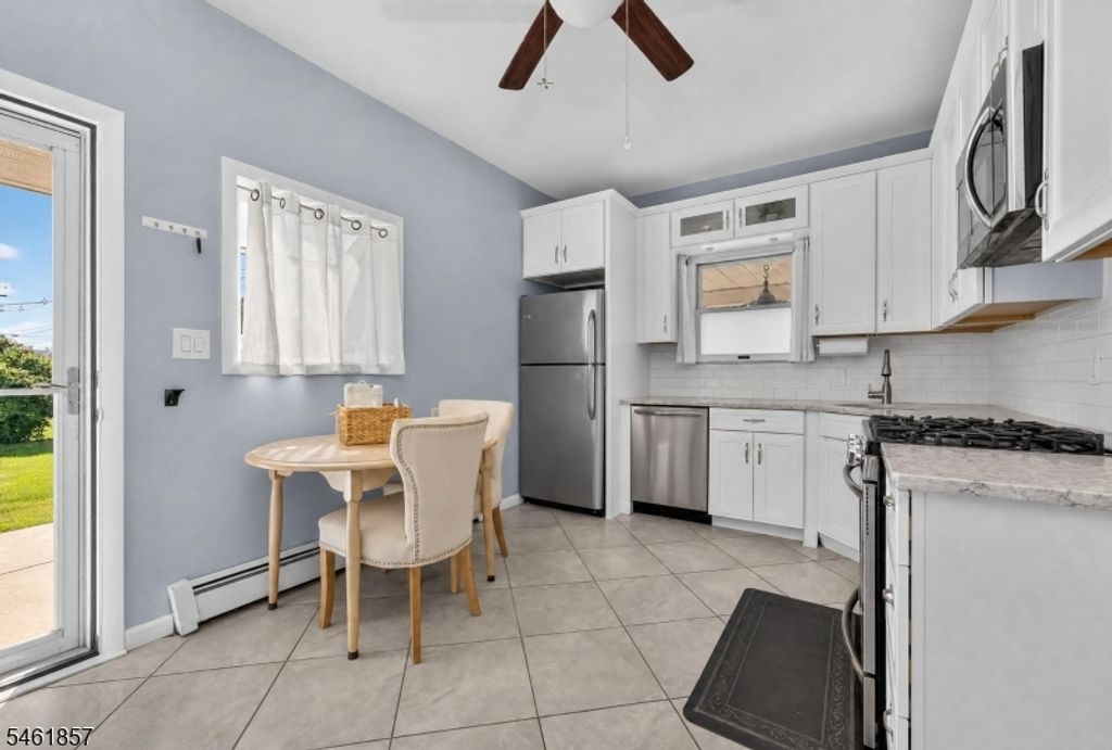 11 5th Avenue, Manville Boro, NJ 08835 — photo 4
