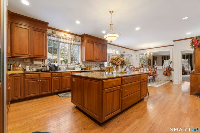 9 Perkins Road, Woodbridge, CT 06525